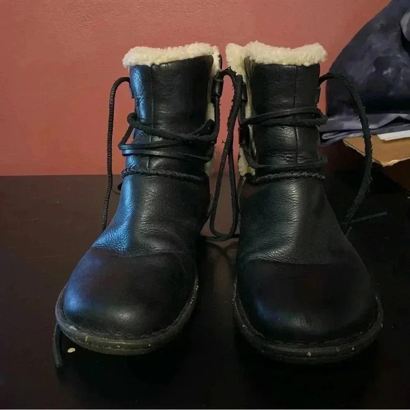 UGG Caspia Ankle Boots - Picture 1 of 8